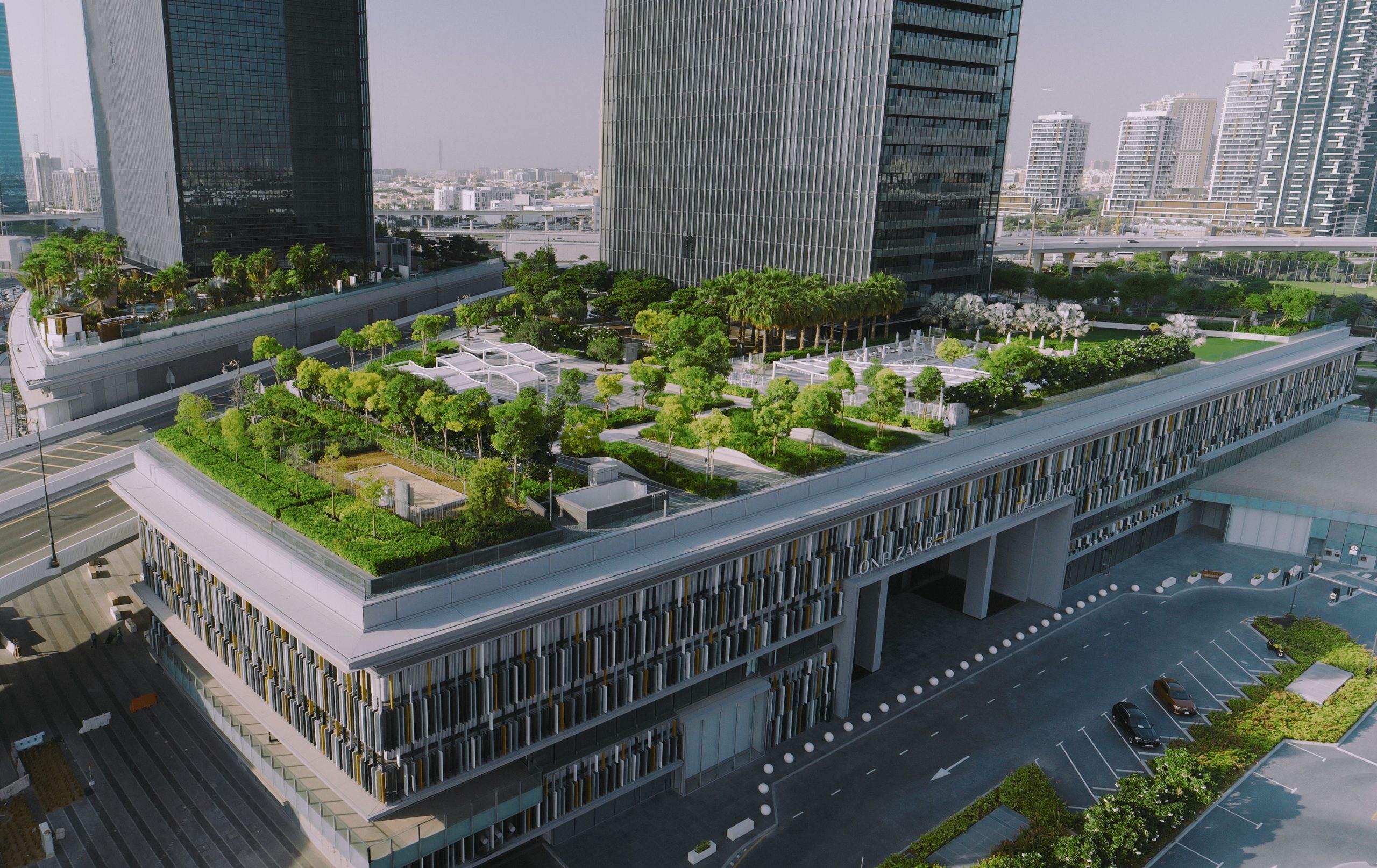Vista exterior del complejo One Za’abeel y su plataforma comercial